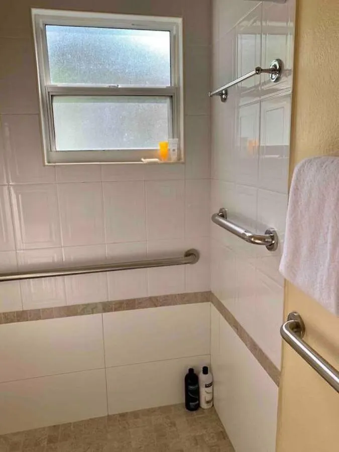 Apartment Suite 3, Blue Pavilion - Steps To Beach - Car, Value, Service West Bay